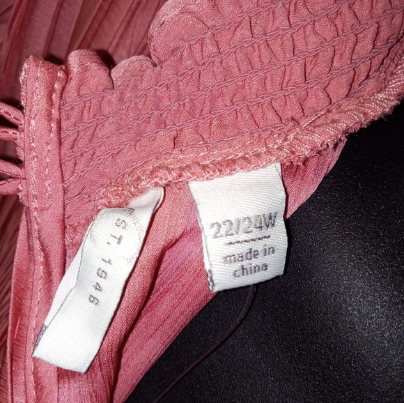 Spring or Easter /Pleated Ruffled Blouse NWT - Picture 6 of 8